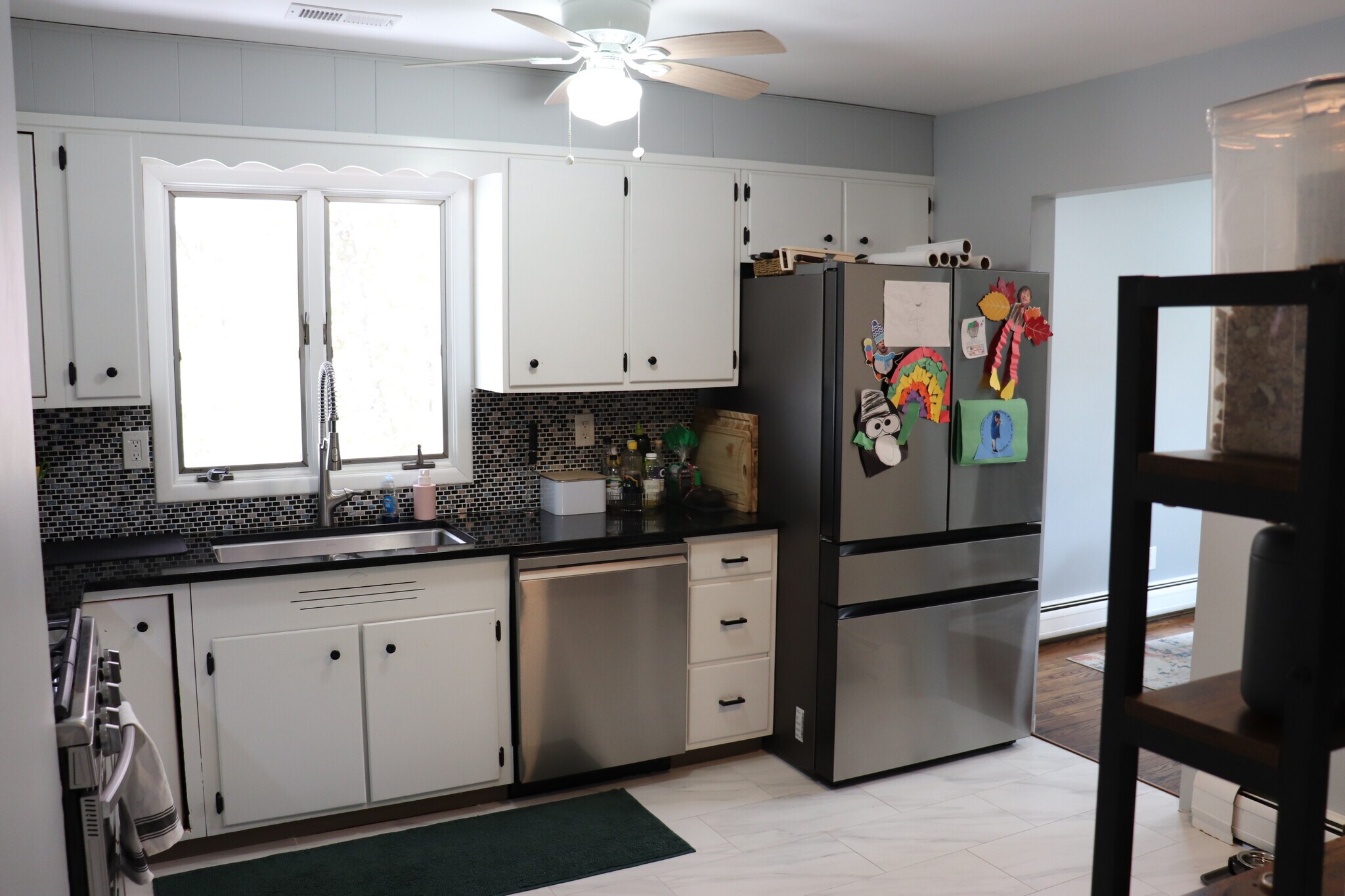 Building Photo - 442 Surrey Ln