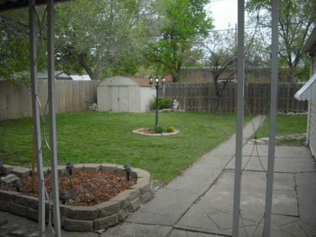 Building Photo - Single Family Home, Large Yard & Perfect Location