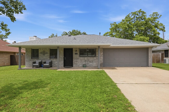 Building Photo - 3821 Brighton Dr