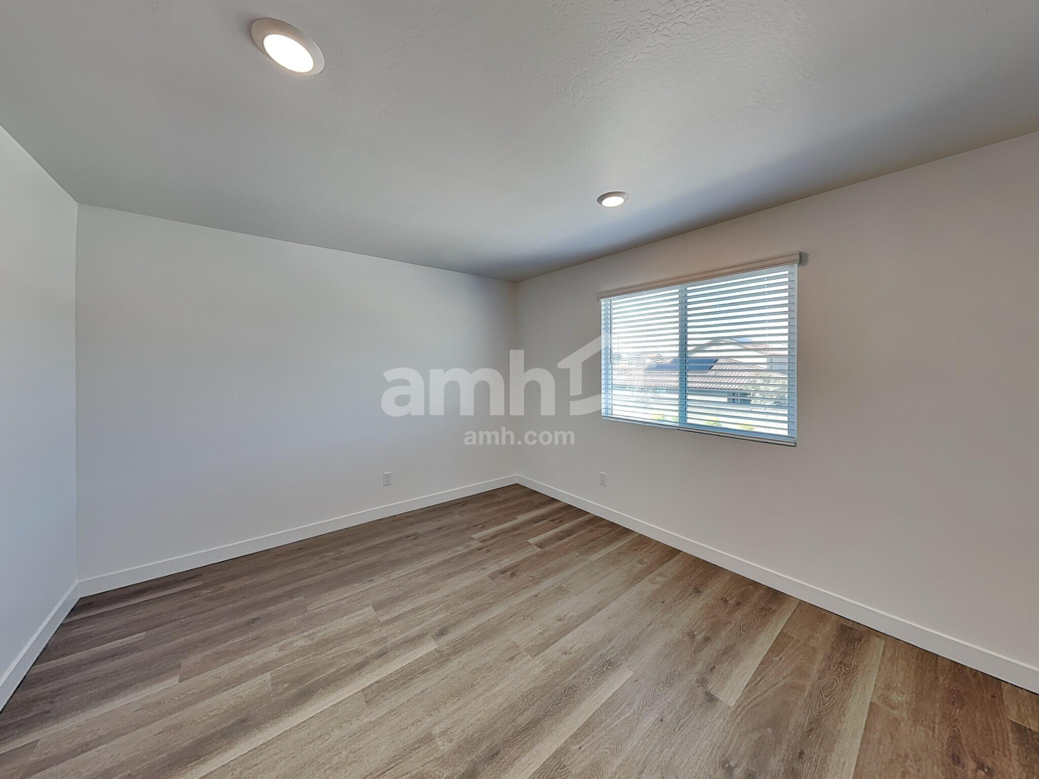 Building Photo - 20177 W Thomas Rd