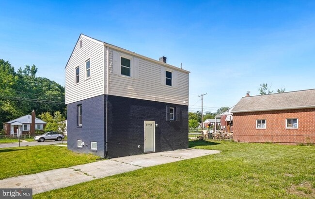 Building Photo - 5204 Lackawanna St