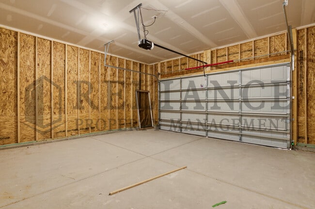 Building Photo - 5238 N Pinecrest Ct