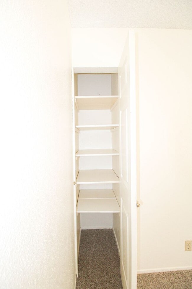 Building Photo - 1327 Julienne Pl