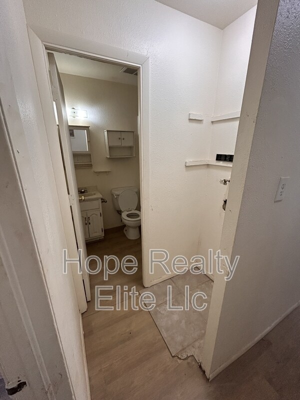 Building Photo - 334 Fairway S