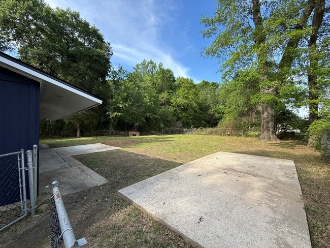 Building Photo - 2210 Fields Ave