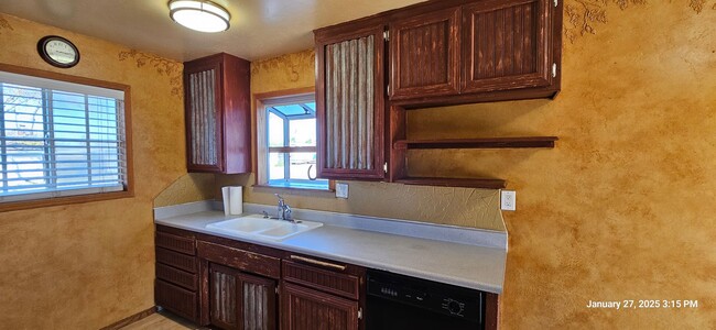 Building Photo - Orcutt Single Story Ranch Style Home with ...