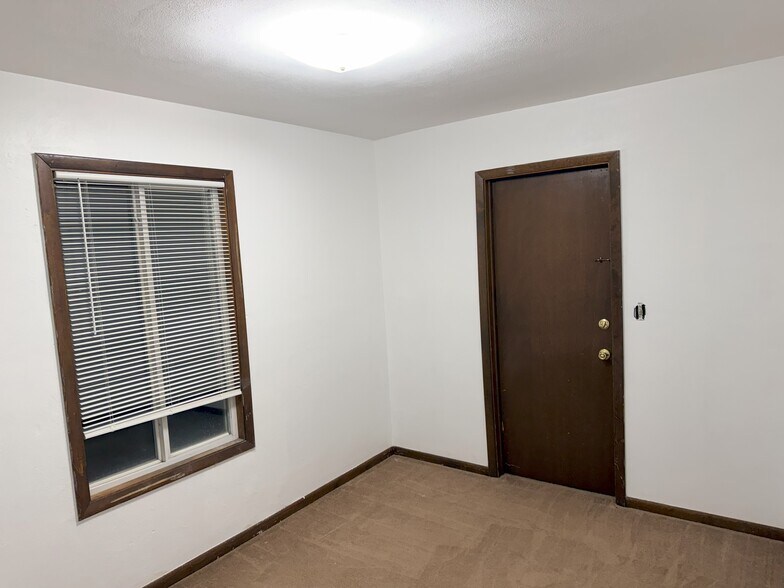 Den window view - 10 St Paul St