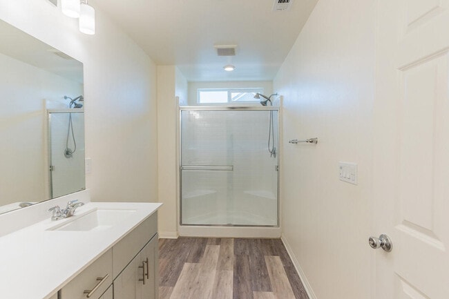 Building Photo - 27638 Sawtooth Ln