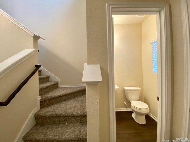 Building Photo - 491 Hunters Rnch E