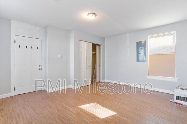 Building Photo - 721 2nd St
