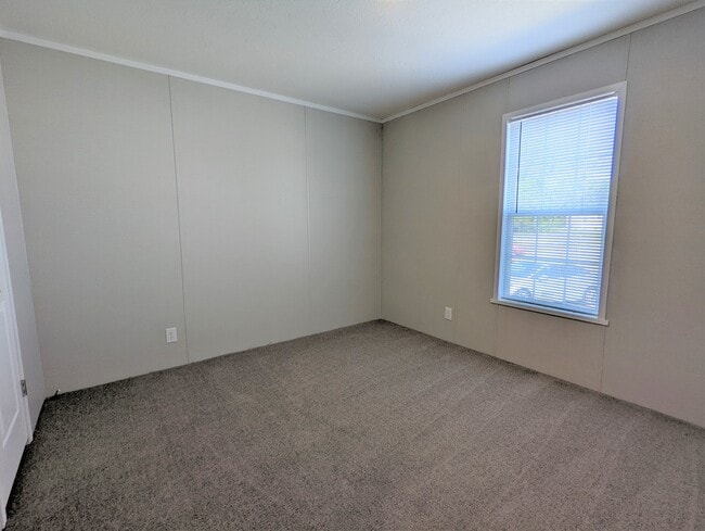 Building Photo - 647 Oregon St