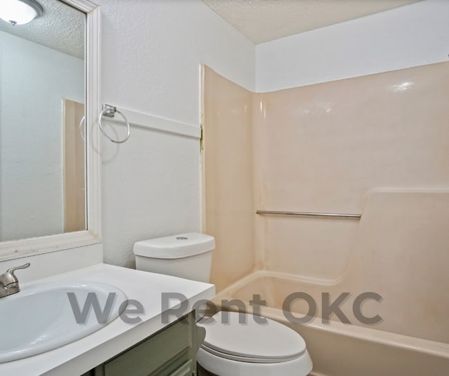 Building Photo - 7500 NW 113th Pl