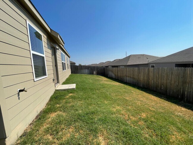 Building Photo - Beautiful 4x2 Rental Home in NBTX!