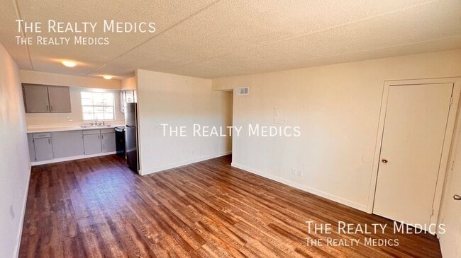 Building Photo - 1400 Eudora Rd