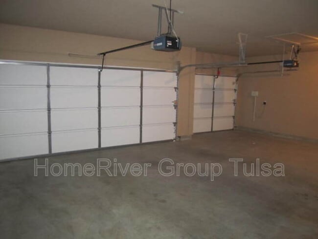 Building Photo - 18611 E 43rd St