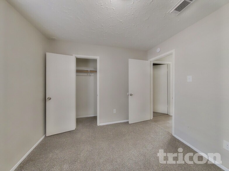 Building Photo - 2802 N Spring Dr