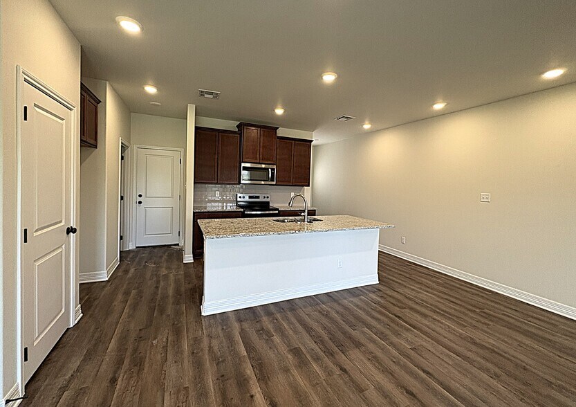 Building Photo - 1154 Lindsey Dr