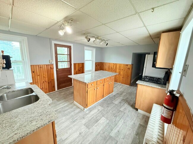 Building Photo - 3527 Kutztown Rd