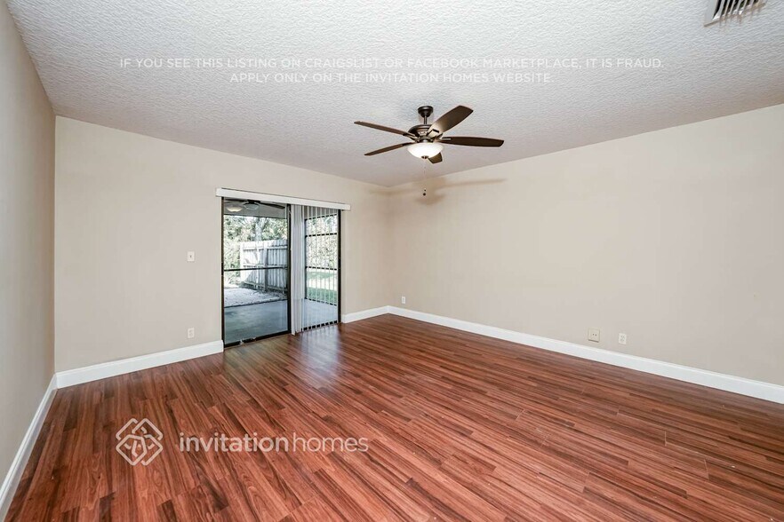 Building Photo - 5646 Lincoln Cir E