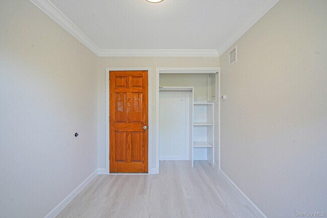 Building Photo - 1072 Hicksville Rd