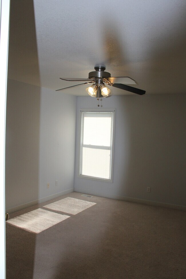 Building Photo - Town Home in Holt, MO