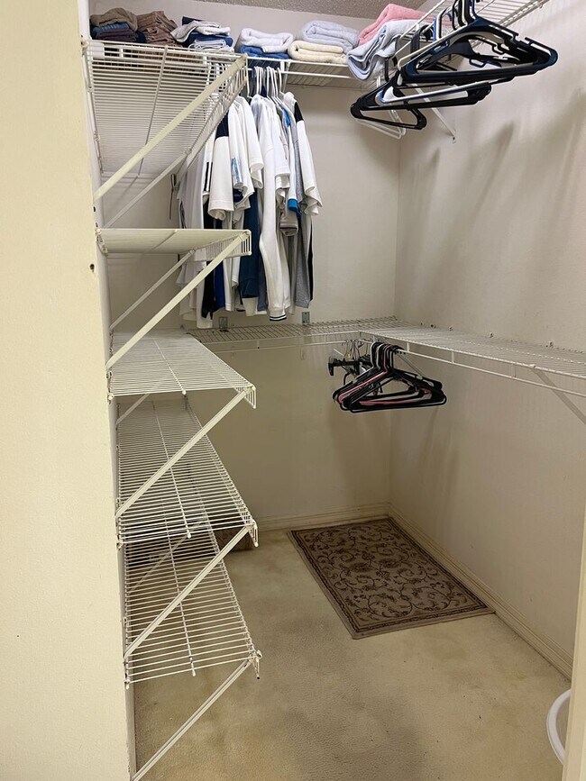 Building Photo - Fabulous Newly available Seasonal Rental i...