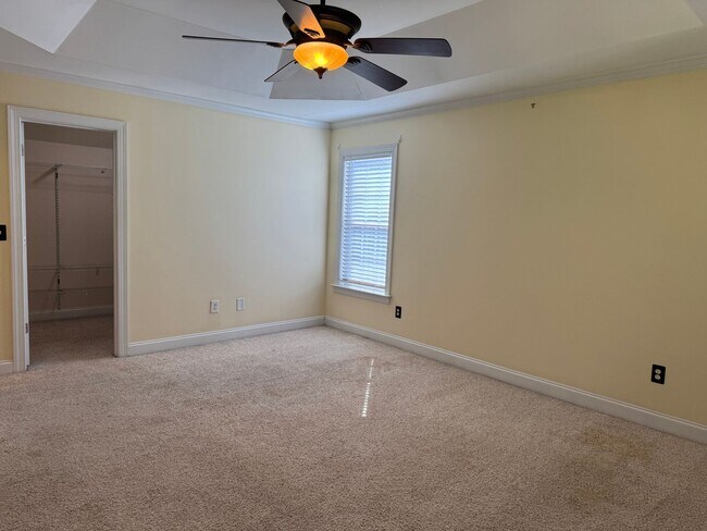 Building Photo - Beautiful Home in River Bluffs