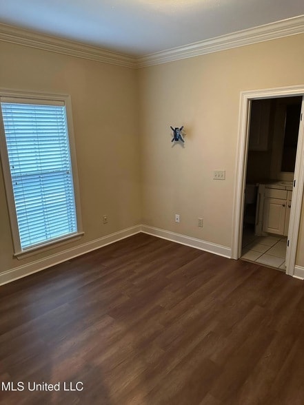 Building Photo - 121 Hallmark Pl