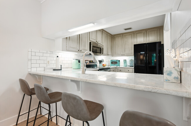 Building Photo - 200 Salt Air Dr