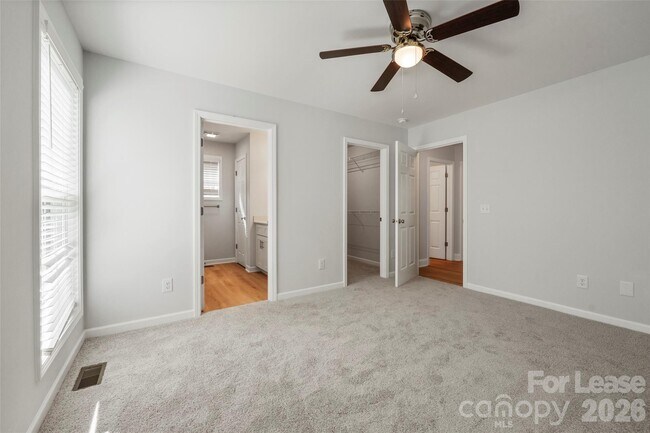 Building Photo - 702 Park Ave