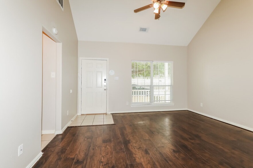 Building Photo - 21302 Berry Ridge Ln