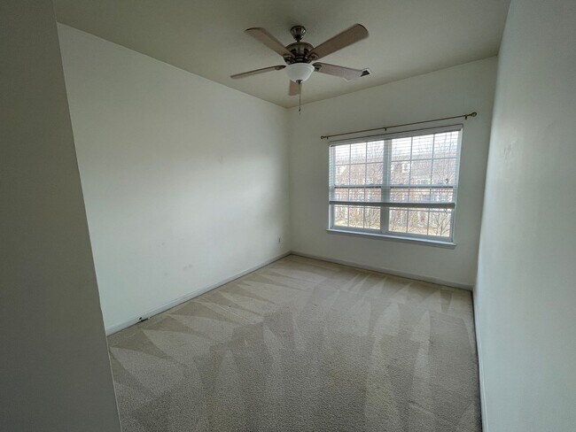 Building Photo - Stunning Light-Filled 3 Bed 2/2 Bath Townhome In Sought After Brambleton