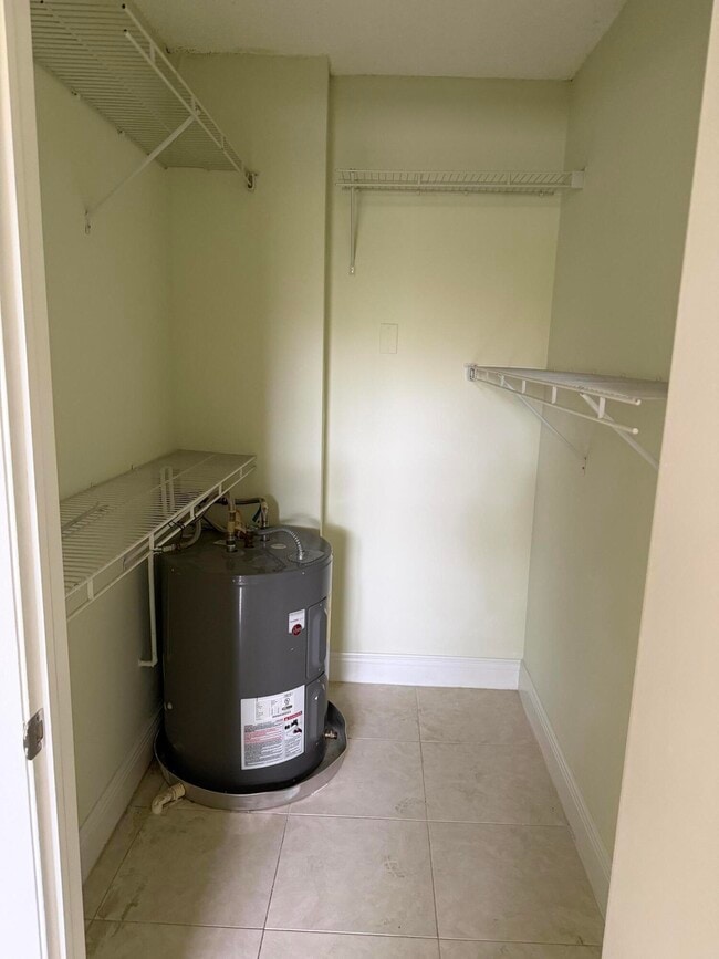 Building Photo - 8343 Lake Dr