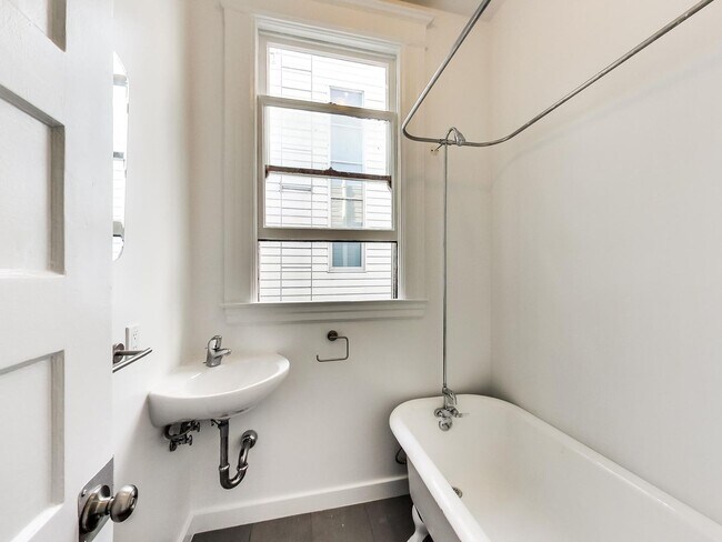 Building Photo - 1087 Natoma St
