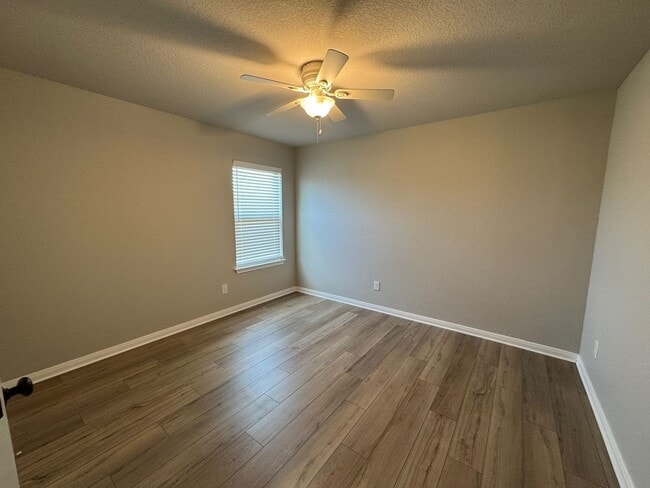 Building Photo - Beautiful Private Midway ISD Home