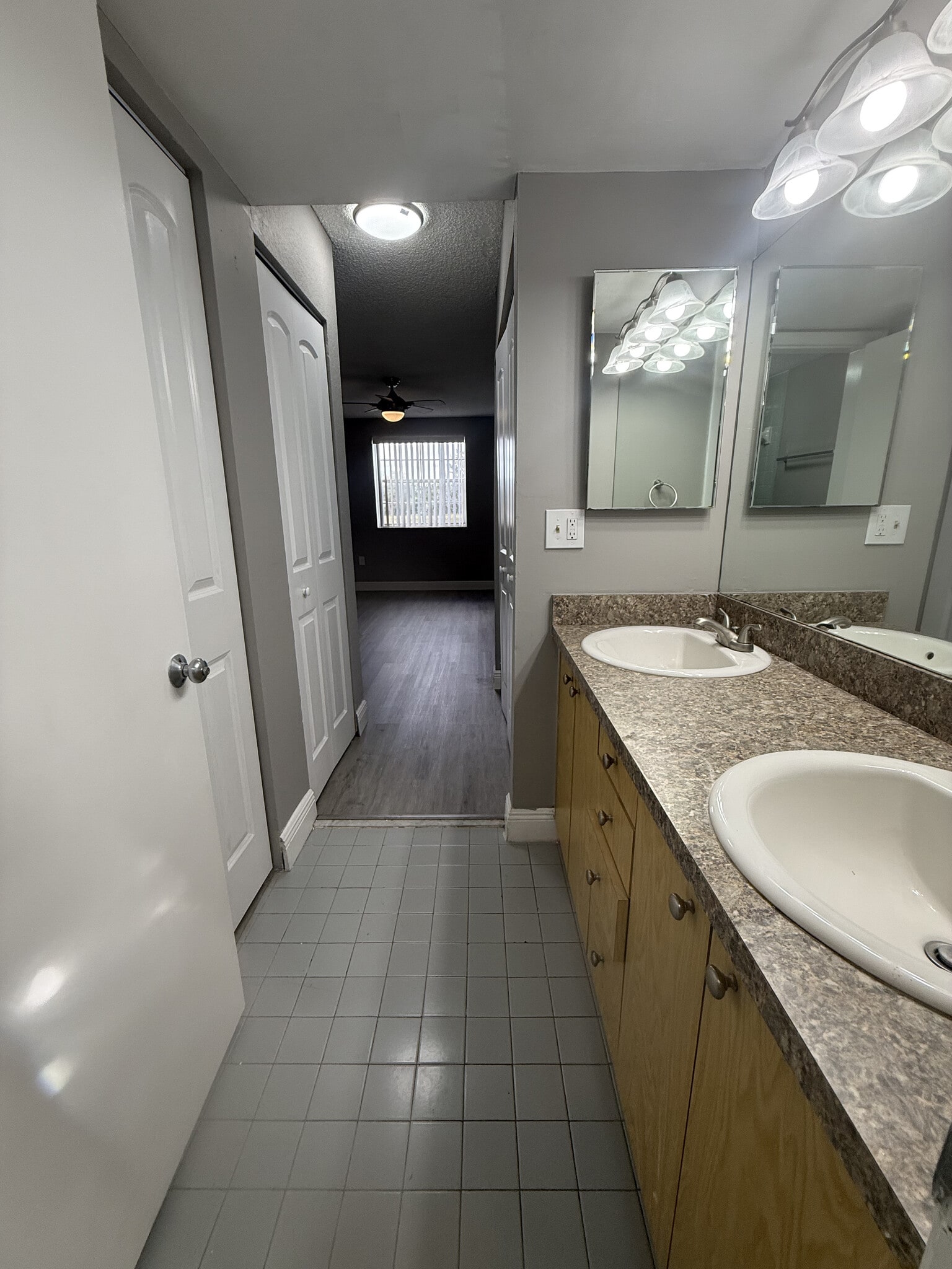 Building Photo - 2881 N Oakland Forest Dr