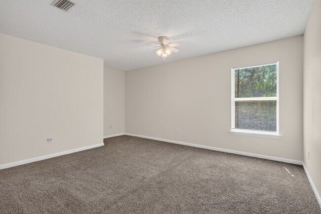 Building Photo - Great location! Great price! Great home!