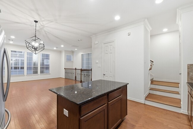 Building Photo - 3209 Clearview Cir