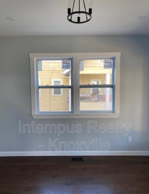 Building Photo - 2308 E 5th Ave