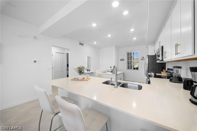 Building Photo - 15285 Grn Acrs Ave