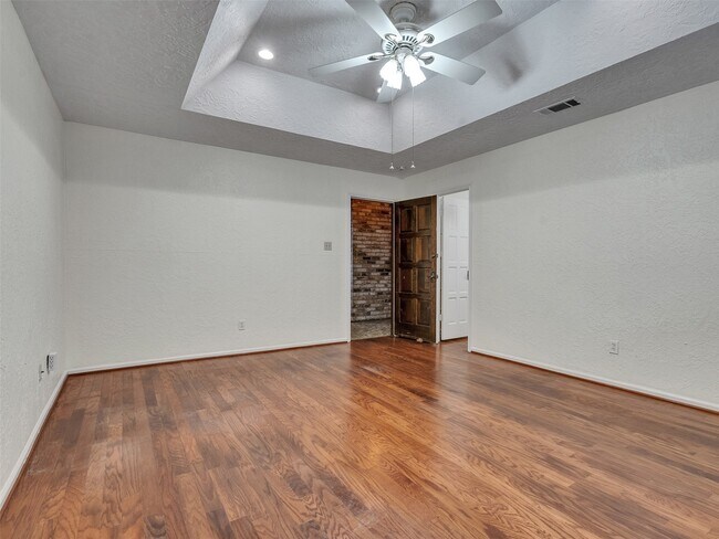 Building Photo - 8 Shadowood St