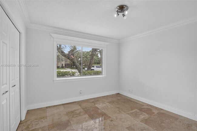 Building Photo - 359 Lakeview Dr