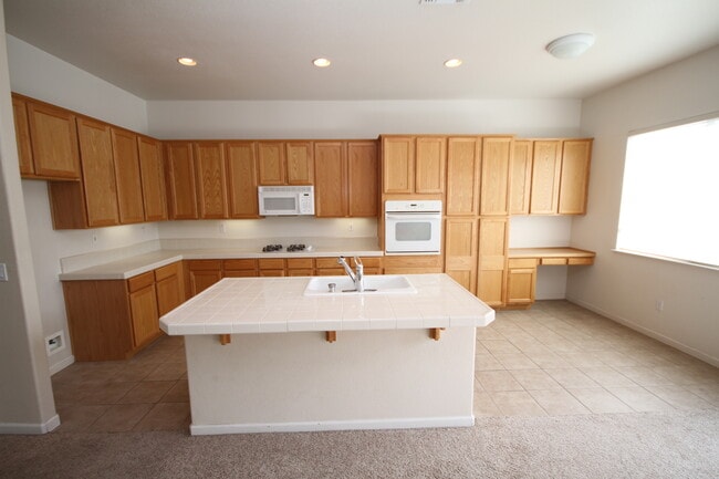 Building Photo - 4 Bed| 2 Bath | 2263SF | 3 Car Garage | Single Story | Tenant pays $190 monthly for WS&G