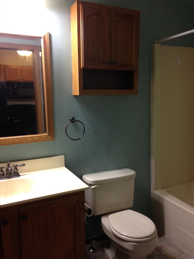 Building Photo - 17490 Pond Cir