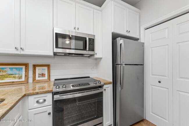 Building Photo - 230 Colima Ct