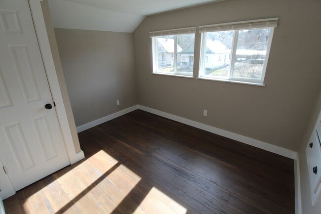 Building Photo - 2317 E Hartson Ave