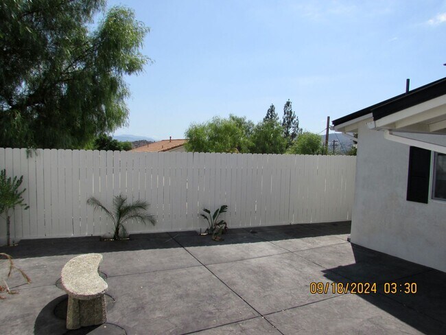 Building Photo - Completely remodeled 2bed/2bath cottage in...