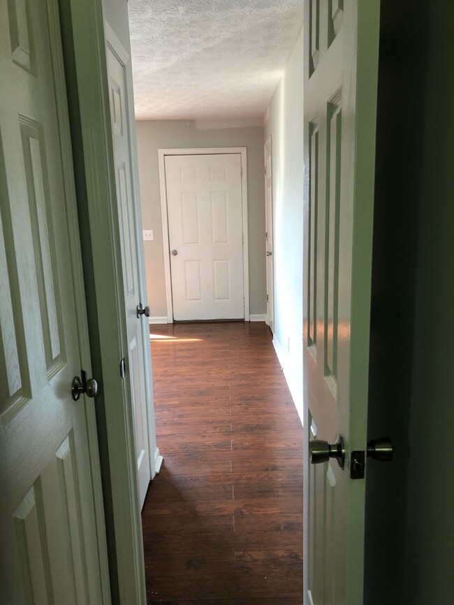 Building Photo - 1050 Scarlett Ln