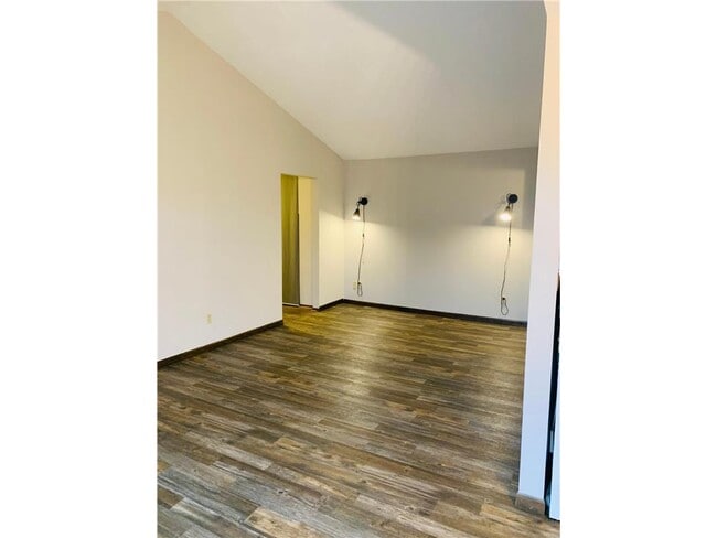 Building Photo - 932 Westbrooke Way