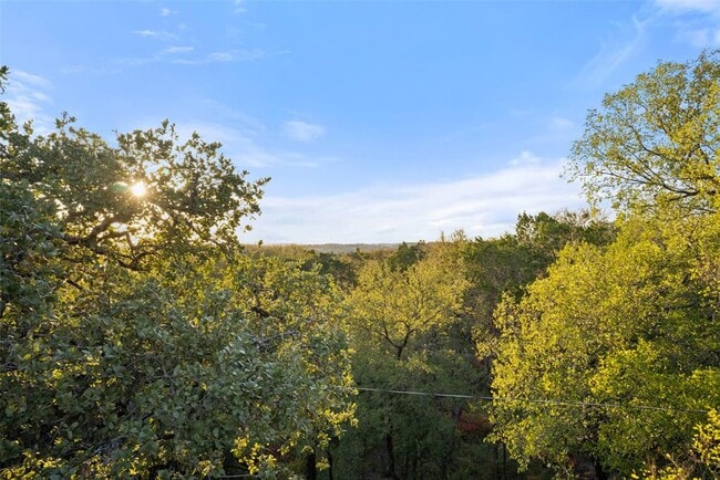 Building Photo - 2209 Rae Dell Ave